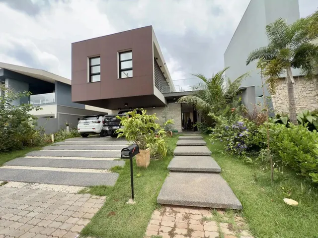 Imagem: A casa possui 3 Dormitórios, 3 Suítes, 1 Banheiro, 310m²
