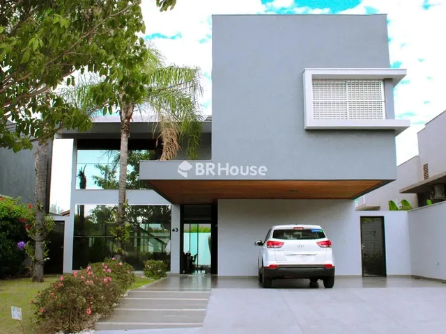 Imagem: A casa possui 4 Dormitórios, 1 Suíte, 3 Banheiros, 251m²