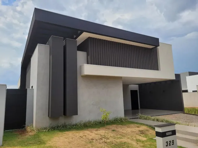 Imagem: A casa possui 3 Dormitórios, 3 Suítes, 1 Banheiro, 4