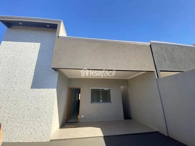 Imagem: A casa possui 2 Dormitórios, 1 Suíte, 1 Banheiro, 1 Vaga