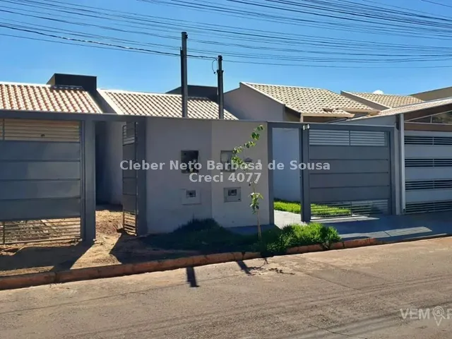 Imagem: A casa possui 2 Dormitórios, 2 Banheiros, 2 Vagas na