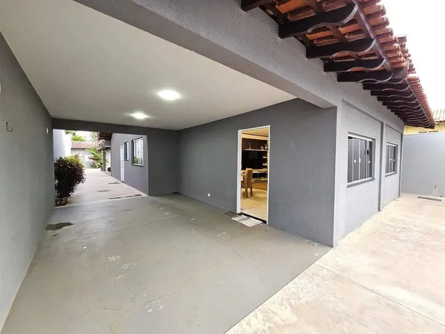 Imagem: A casa possui 2 Dormitórios, 1 Suíte, 4 Banheiros, 238m²