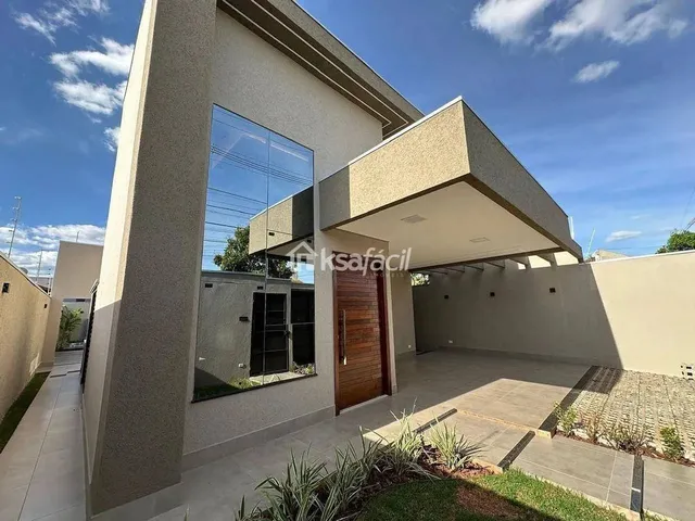 Imagem: A casa possui 3 Dormitórios, 3 Banheiros, 2 Vagas na