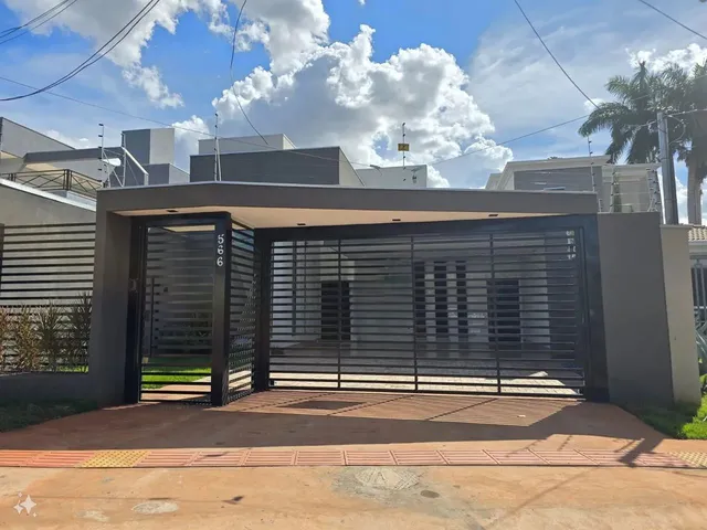 Imagem: A casa possui 5 Dormitórios, 5 Banheiros, 2 Vagas na