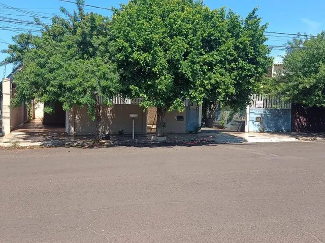 Imagem: 2 Casas Térreas - Terreno 810 M²