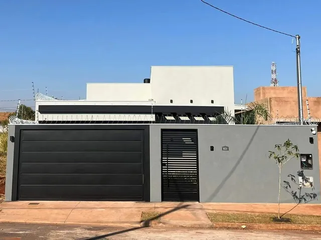 Imagem: A casa possui 3 Dormitórios, 1 Suíte, 3 Banheiros, 2