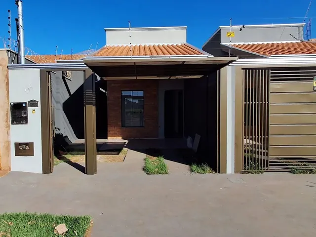 Imagem: A casa possui 2 Dormitórios, 1 Suíte, 1 Banheiro, 2 Vagas
