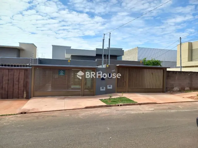 Imagem: A casa possui 3 Dormitórios, 3 Suítes, 3 Banheiros, 2
