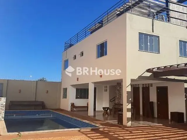 Imagem: A casa possui 3 Dormitórios, 1 Suíte, 5 Banheiros, 4