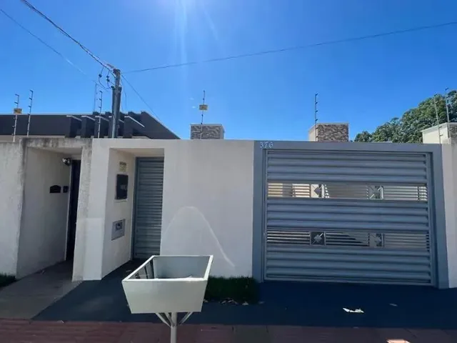 Imagem: A casa possui 3 Dormitórios, 3 Banheiros, 3 Vagas na
