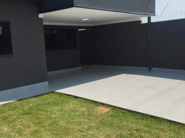 Imagem: A casa possui 3 Dormitórios, 1 Suíte, 2 Banheiros, 3