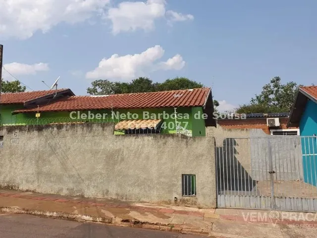 Imagem: A casa possui 2 Dormitórios, 1 Banheiro, 1 Vaga na
