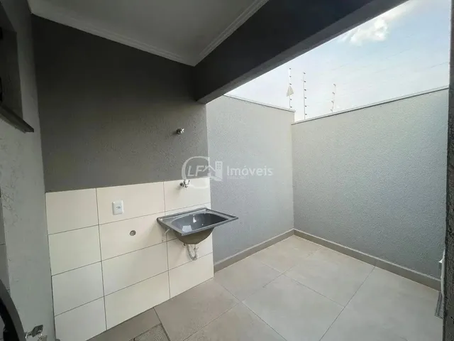 Imagem 4: Imóvel de Luxo na Vila Planalto: Casa com 3 Quartos, 3 Suítes, 1 Sala e 2 Vagas De