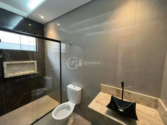 Imagem 13: Imóvel de Luxo na Vila Planalto: Casa com 3 Quartos, 3 Suítes, 1 Sala e 2 Vagas De
