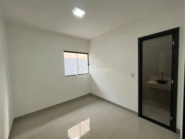 Imagem 2: Imóvel de Luxo na Vila Planalto: Casa com 3 Quartos, 3 Suítes, 1 Sala e 2 Vagas De