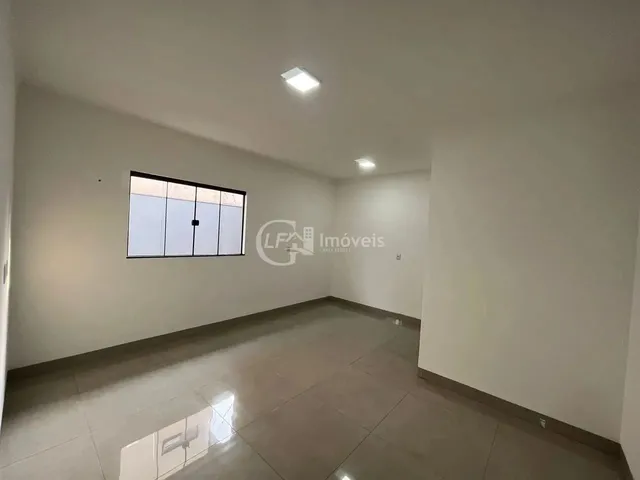 Imagem 8: Imóvel de Luxo na Vila Planalto: Casa com 3 Quartos, 3 Suítes, 1 Sala e 2 Vagas De