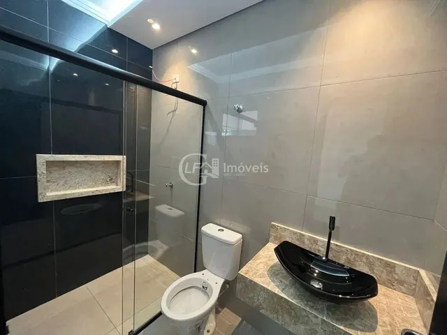 Imagem 3: Imóvel de Luxo na Vila Planalto: Casa com 3 Quartos, 3 Suítes, 1 Sala e 2 Vagas De