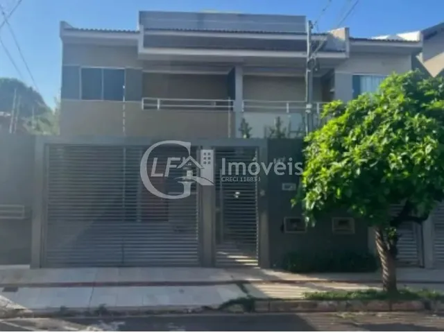 Imagem: A casa possui 3 Dormitórios, 1 Banheiro, 3 Vagas na