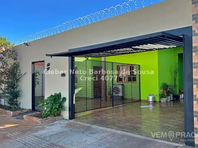 Imagem: A casa possui 3 Dormitórios, 3 Banheiros, 2 Vagas na