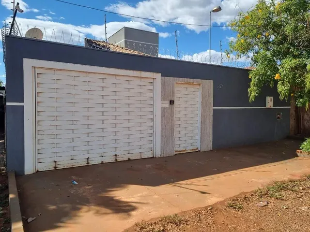 Imagem: A casa possui 3 Dormitórios, 1 Suíte, 2 Banheiros, 161m²