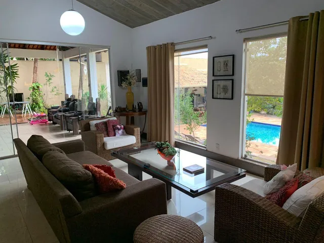 Imagem: Casa de Alto Padrão À Venda no Bairro