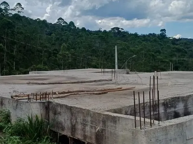 Imagem 6: Lote em Construção