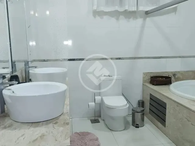 Imagem 12: Casa no Centro de Várzea Grande, 1 Km do Aeroporto, Casa com Piscina, Quarto com Banheira