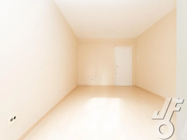 Imagem 6: Sua Sede no Coração de Pelotas: Sala Comercial na Galeria Firenze