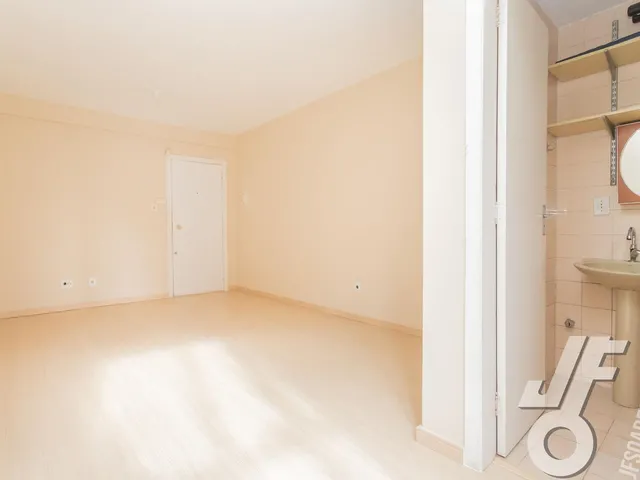 Imagem 7: Sua Sede no Coração de Pelotas: Sala Comercial na Galeria Firenze