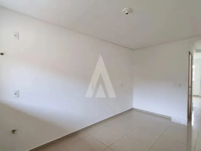 Imagem 15: Geminado com 2 Quartos, Sendo 1 Deles com Sacada, 1 Banheiro Social e 2 Vaga de Garagem No