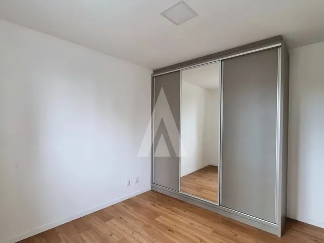 Imagem 2: Apartamento com 2 Quartos, Sendo 1 Suíte, Sacada com Churrasqueira e Elevador no Bairro