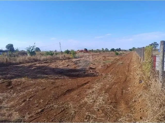 Imagem 1: Duas Chacaras Juntas na Avenida Principal do Sao Basilio
