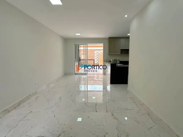Imagem: A casa em condomínio possui 3 Dormitórios, 3 Suítes, 4