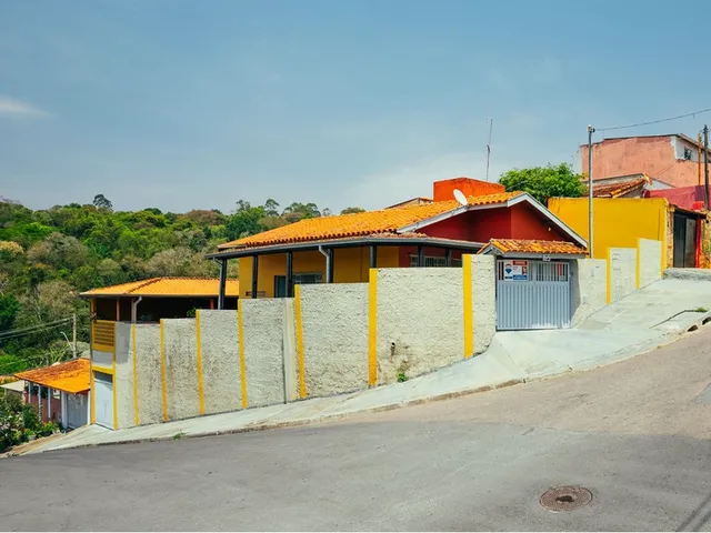 Imagem: A casa possui 2 Dormitórios, 2 Suítes, 6 Banheiros, 4