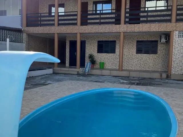 Imagem: A casa possui 5 Dormitórios, 3 Suítes, Acomodam 20