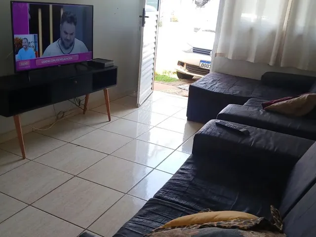 Imagem: A casa possui 2 Dormitórios, Acomodam 5 pessoas, 2 Vagas