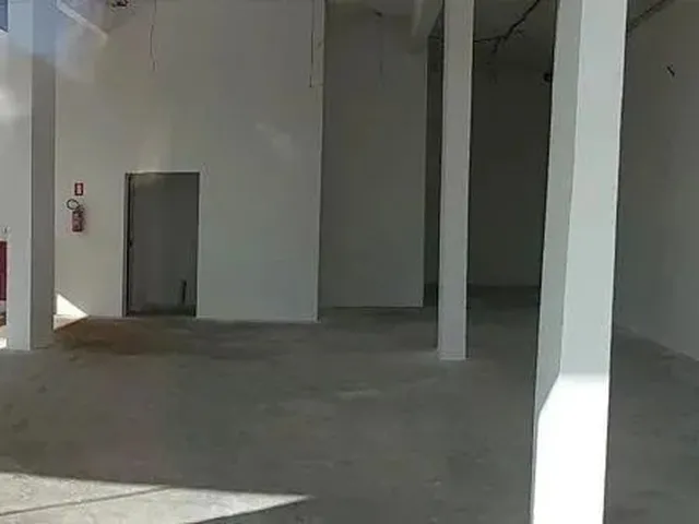 Imagem 11: Oportunidade Única: Loja Comercial no Centro Profissional Lusitano
