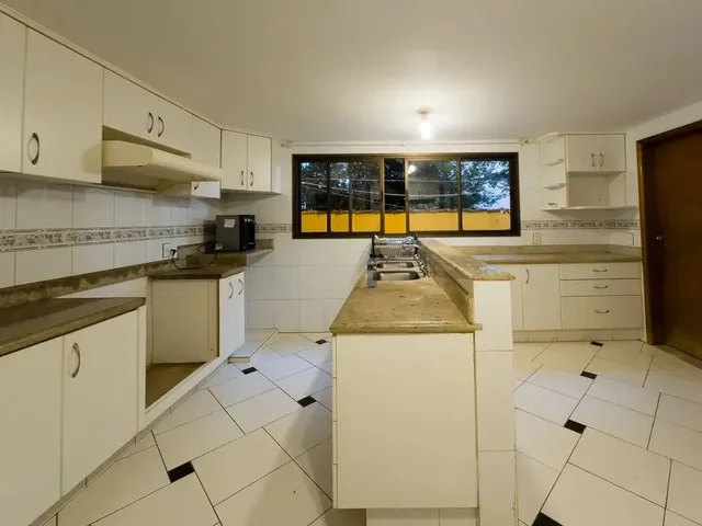 Imagem 7: Casa 5 Quartos - Varanda - Aquecimento Solar - Piscina - Jardim