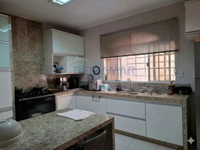Imagem 3: Casa de 5 Quartos, 4 Suítes e 6 Vagas de Garagem À Venda - Guará II