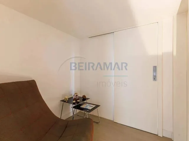 Imagem 2: Apartamento Reformado com 3 Quartos, Suíte e Vaga de Garagem Coberta À Venda na Sqs 203