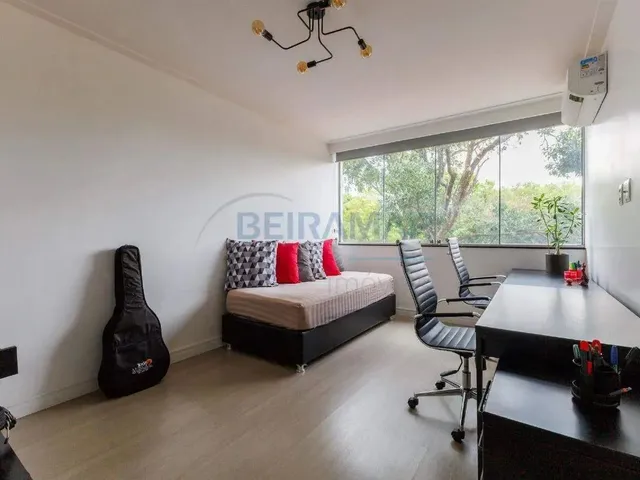 Imagem 3: Apartamento Reformado com 3 Quartos, Suíte e Vaga de Garagem Coberta À Venda na Sqs 203