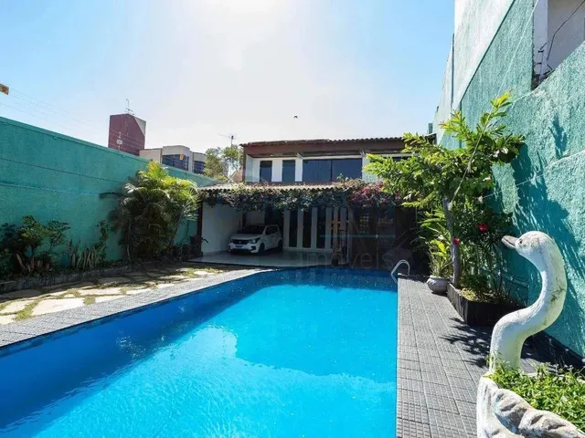 Imagem: Sobrado com Piscina e Potencial de Renda