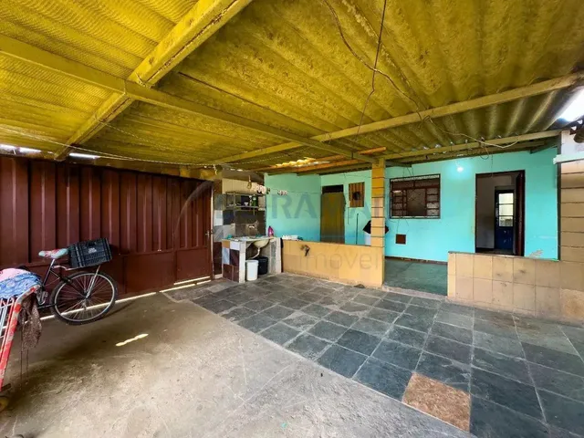 Imagem: Casa de Esquina com 2 Quartos, 3 Vagas e