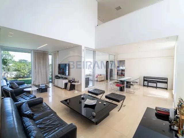 Imagem 1: Casa de Condomínio 4 Quartos, 3 Suítes, 4 Vagas de Garagem À Venda no Condomínio