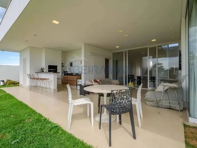 Imagem 6: Casa de Condomínio 4 Quartos, 3 Suítes, 4 Vagas de Garagem À Venda no Condomínio