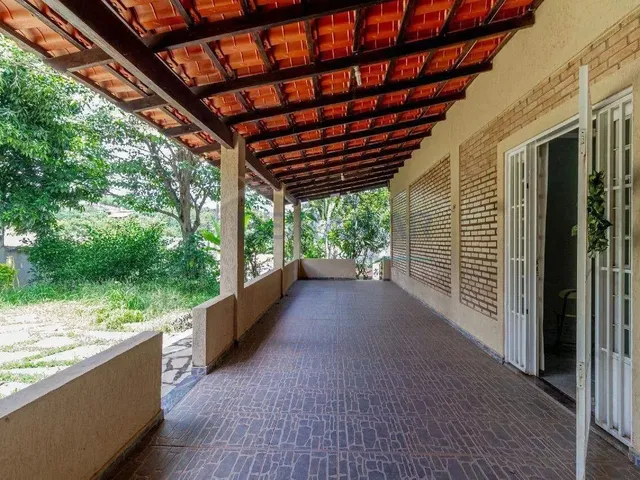Imagem 1: Casa em Arniqueiras, Aconchegante com 4 Quartos, 3 Suítes, Closet, 3 Vagas de Garagem