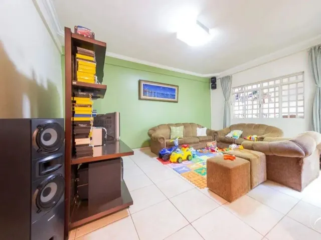 Imagem: Casa de Alto Padrão para Venda na Quadra