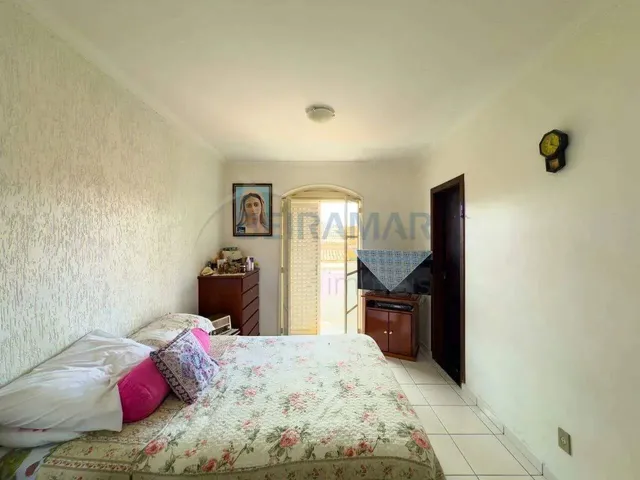 Imagem 9: Casa 5 Quartos, 4 Suítes, 3 Pavimentos, Casa Extra, 2 Vagas de Garagem À Venda na Qe 42