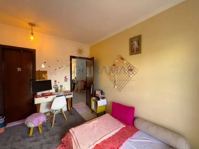 Imagem 14: Casa 5 Quartos, 4 Suítes, 3 Pavimentos, Casa Extra, 2 Vagas de Garagem À Venda na Qe 42