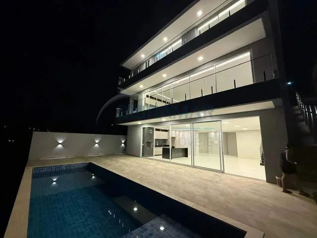 Imagem 16: Casa Nova e Sofisticada com 5 Suítes, Piscina e Elevador À Venda no Condomínio